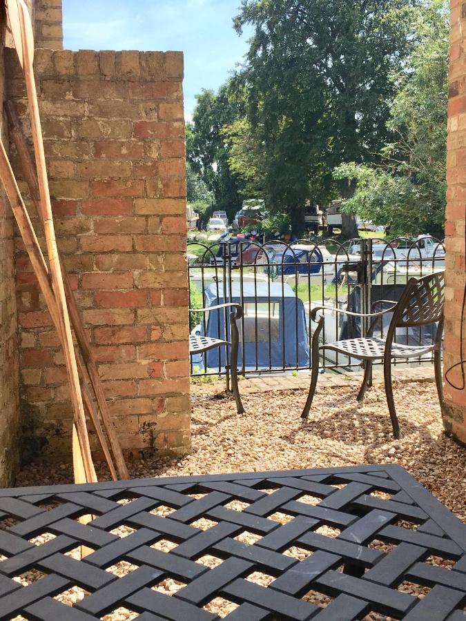 River Courtyard Apartment In The Heart Of Stneots Saint Neots Eksteriør bilde