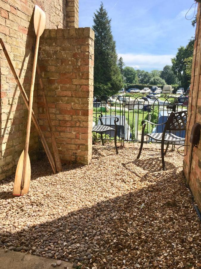 River Courtyard Apartment In The Heart Of Stneots Saint Neots Eksteriør bilde