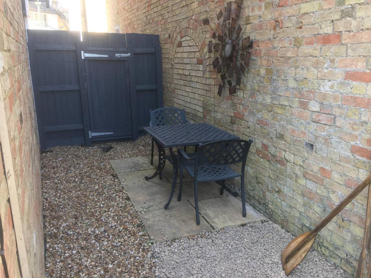 River Courtyard Apartment In The Heart Of Stneots Saint Neots Eksteriør bilde